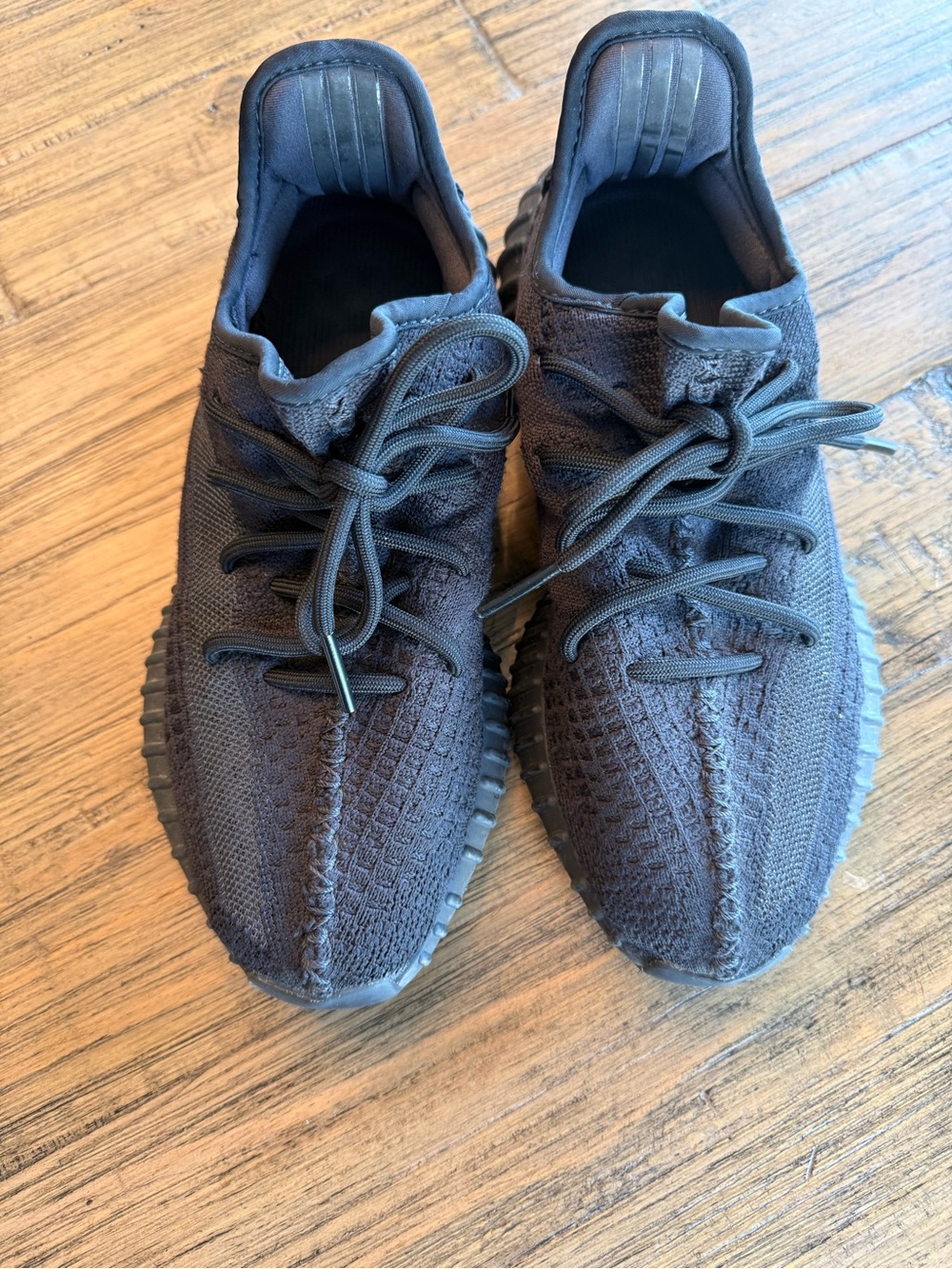 Yeezy 350V2 Onyx - men’s size 7 - Picture 3 of 12